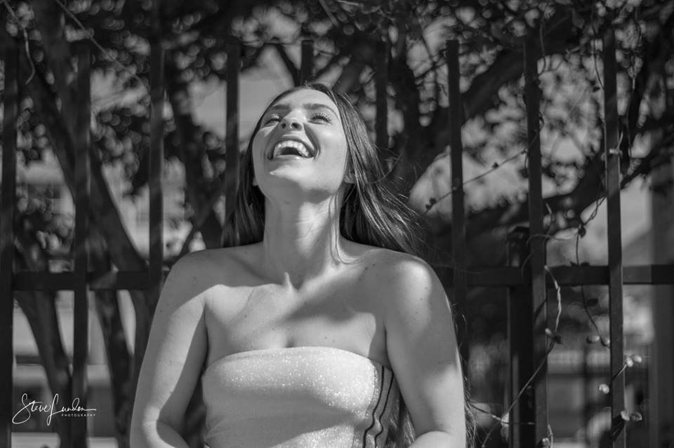 High school senior portrait by Steve Lunden Photography, Coon Rapids MN