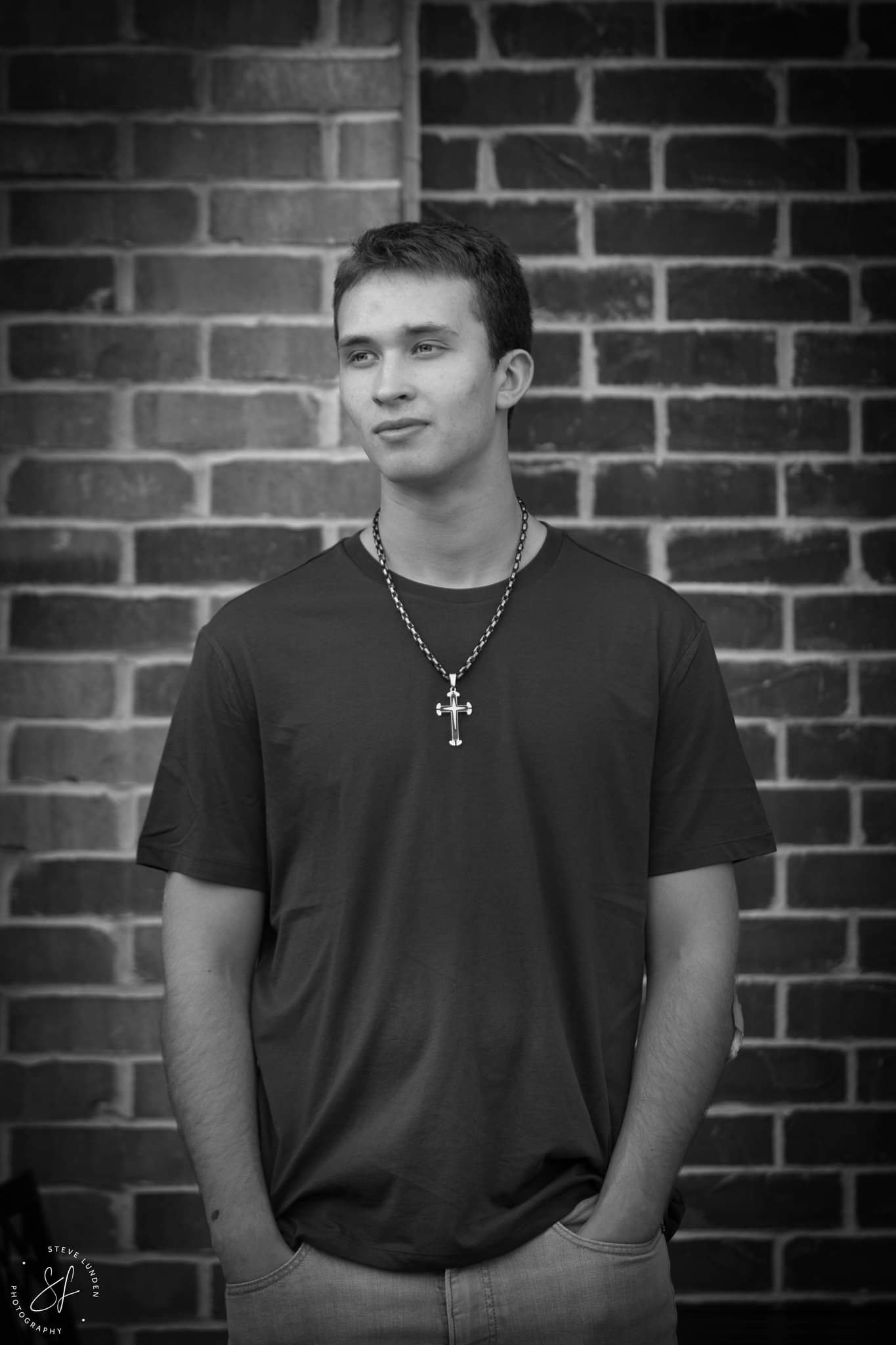 Anoka high school senior photos in downtown Anoka by Steve Lunden